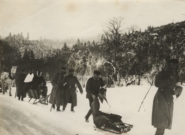 Transporting wounded soldiers in the Carpathians. 