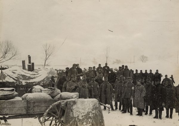 German and Austrian medical troops on the way to the Uzsokpass. 