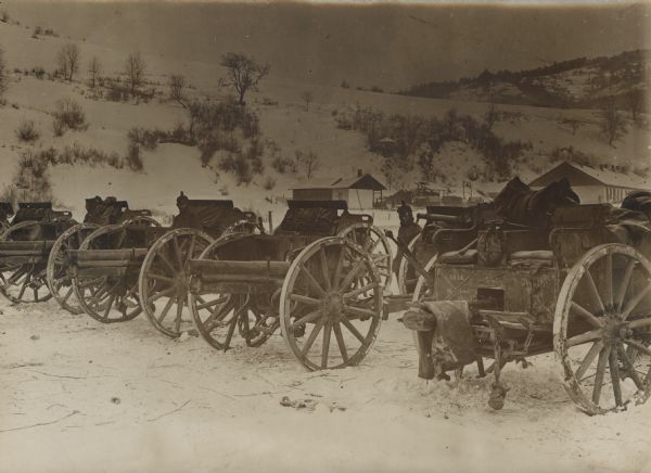 For some time now German and Austrian troops have been fighting jointly against the Russians. The German artillery is parked in the vicinity of the Uzsok Pass.