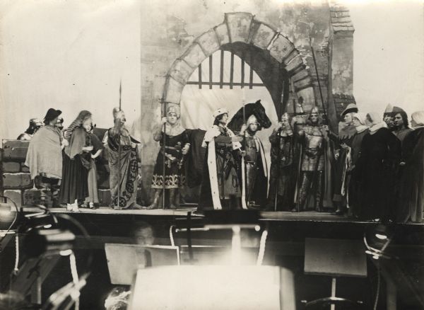 The first performance of "Germany's historical development and greatness" took place on February 13 (1915) in the exhibition hall of the Zoological Gardens in Berlin. In addition to its patriotic intent, the endeavor serves both charitable and benevolent purposes also.