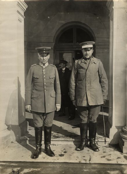 His Excellency Freiherr von Scheffer-Boyadel, recipient of the Order Pour le Merite with oak leaves. An army commander in the East, he is seen here with his adjutant Captain von Arnim.