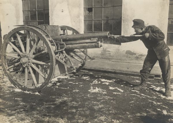 At a "cannon hospital" on the Carpathian front. The firing tube is being cleaned.