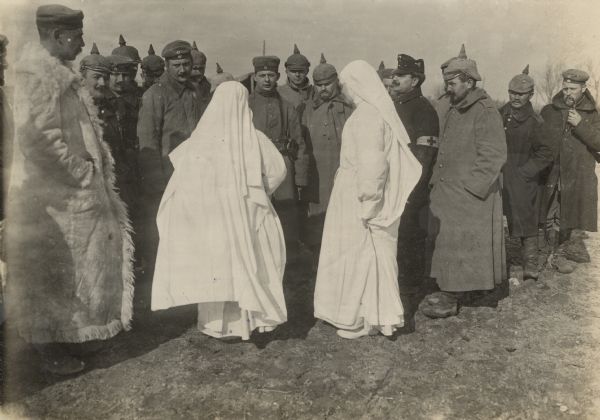 Austrian Red Cross sisters speaking with Austrian and German soldiers.