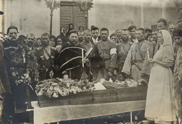 A Russian captain, killed near Czernowitz, is being given an Orthodox funeral service in Czernowitz (Chernivtsi).