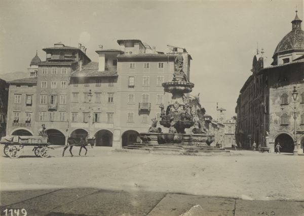 Square and fountain in Trient (Trento). 