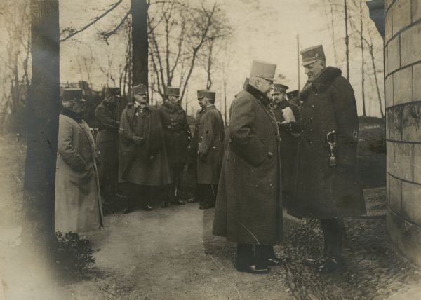 The visit of the Czar of Bulgaria to the Austrian headquarters. The Czar is conversing with the former Austrian ambassador to Russia, Count Thurn und Valsassina. 