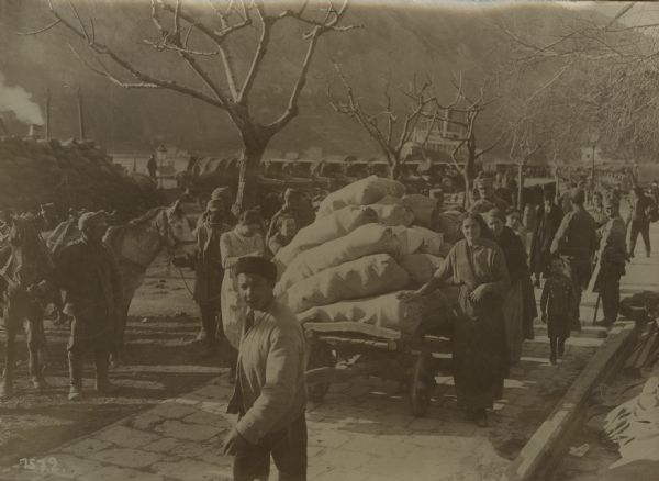 Evacuated (refugee) women working as laborers at the port. 