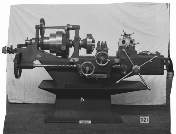 Gisholt Standard Turret Lathe. The metal stamp states: "Gisholt Machine Co. Madison, Wis., U.S.A." Gisholt was the first company to specialize in heavy type turret lathes adapted to finishing of medium and heavy castings and forgings.