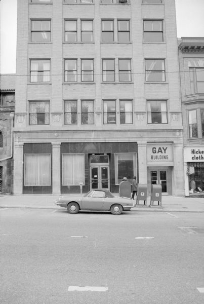 View across North Carroll Street towards the Gay Building, Madison's first skyscraper. Next door on the left is the Grace Episcopal church, and next door on the right is the Spoo and Son storefront.