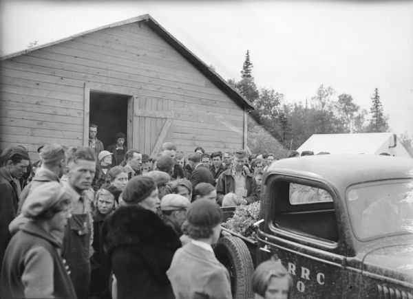 Caption with negative reads: "At the funeral of Donald Henry Koenen, 4, of South Range, Wis., son of Henry Koenen, on June 22. Picture shows the crowd coming out of temporary recreation hall."