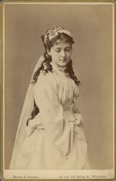 Carte-de-visite portrait of Julia Metcalf, in costume as Iphigenia from Johann Wolfgang von Goethe's play <i>Iphigenia in Tauris</i> (<i>Iphigenie auf Tauris</i>). 