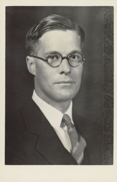 Quarter-length portrait of Professor Walter Agard. Caption reads: "Walter R. Agard, Professor of Classics at the University of Wisconsin and sculpture critic, will give a lecture on recent architectural scuplture in Europe in the Art Institute's series of evening lectures."
