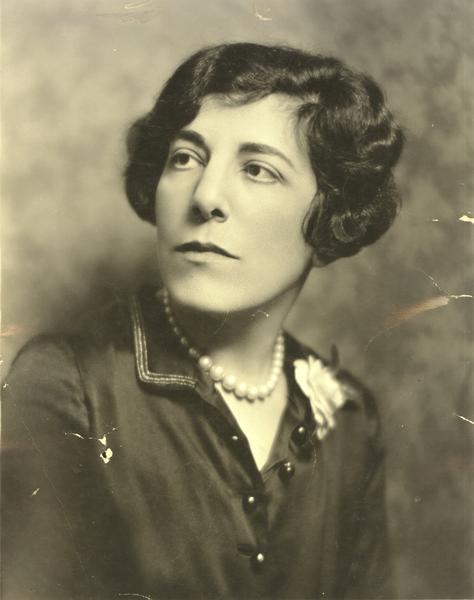 Quarter-length studio portrait of Edna Ferber looking to her right, wearing a string of pearls.