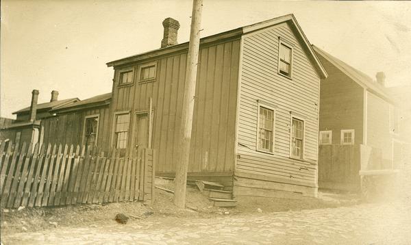 Dilapidated Milwaukee house.