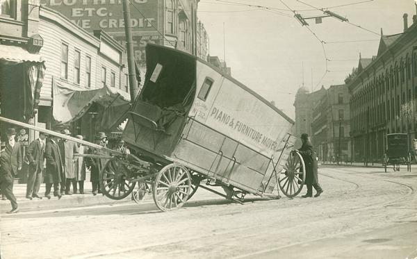On-lookers observing an accident, in downtown Milwaukee, of the Hamman's Express Line, piano and furniture mover.
