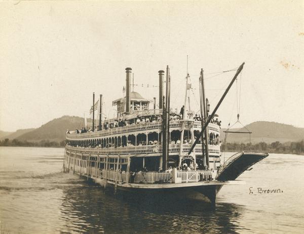 The sternwheel excursion, <i>J.S.</i>, near Trempealeau, taken between 1901 and 1910.