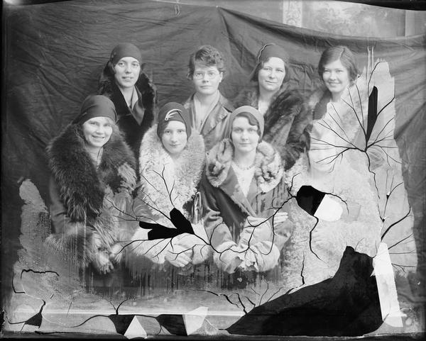 Group portrait of women enrolled in an aviation class.