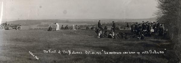 Eighty-five Nakoma lot buyers enjoy a picnic in Nakoma, an outlying residential district. A quote on the print reads, "Go westward and grow up with Nakoma".