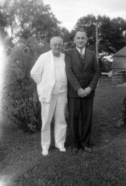 The man on the left is Dr. Charles O. Lindberg, a physician and singer of Swedish songs, who recorded for Helene Stratman-Thomas. The man on the right is Alf Olson.