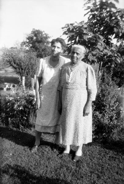 Aunt Lily Richmond (b.1862), right, with Ollie Greene Lewis.