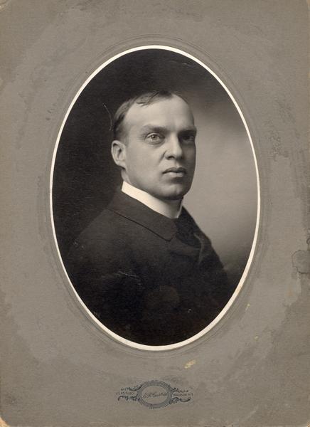 Head and shoulders portrait of Amos Parker Wilder, editor of the Wisconsin State Journal, and father of writer, Thornton W. Wilder.