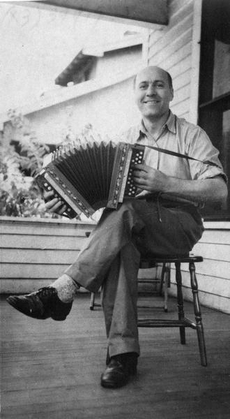 Musician and instrument maker Otto Rindlisbacher with button accordion.