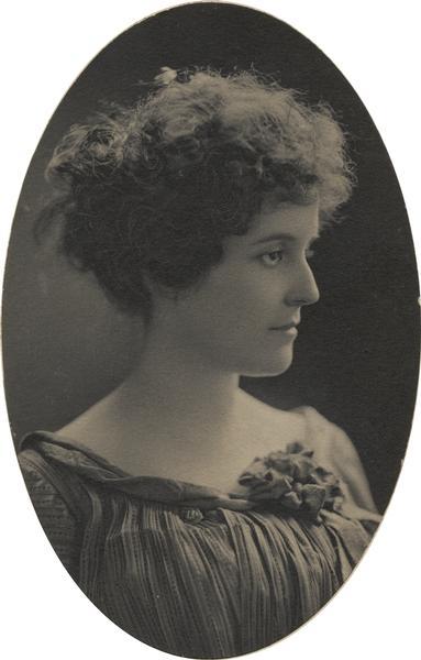 Oval-framed quarter-length portrait of Zona Gale, about 20 years old.