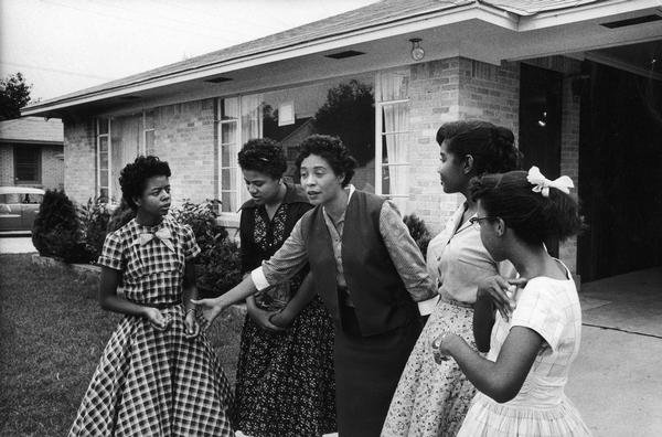 Daisy Bates outside her home with four of the Little Rock Nine. The students are Elizabeth Eckford, Minnijean Brown, Melba Pattillo, and Thelma Mothershed.
