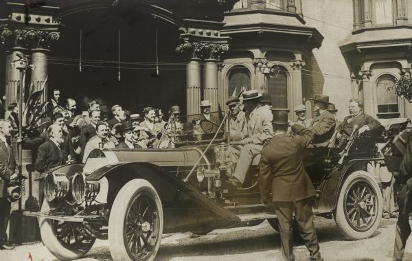 Theodore Roosevelt in front of the Deutscher Club. The club later became the Wisconsin Club.