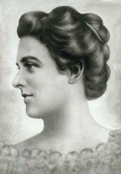 Mamah Borthwick Cheney, mistress of Frank Lloyd Wright.