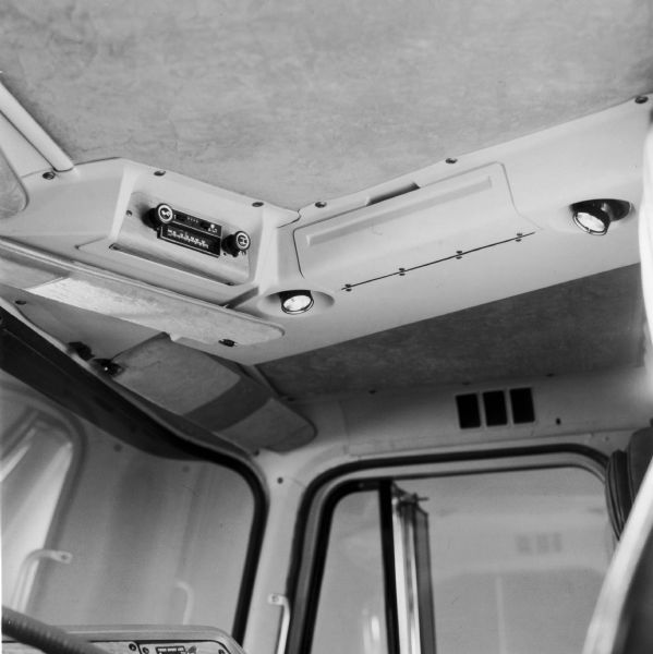 Close-up of the radio on the ceiling of the cab of an International Transtar Eagle semi tractor.
