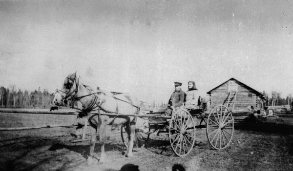 Henry and Maria Getto in buggy, Oulu Township.