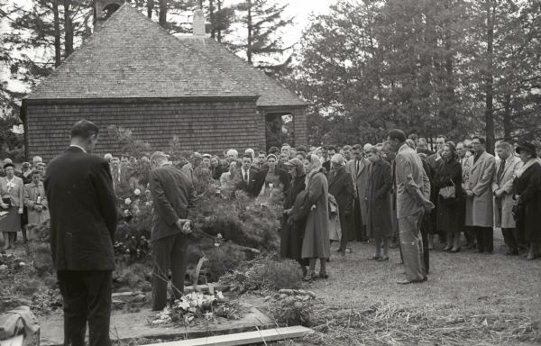 Frank Lloyd Wright's funeral at the Unity Chapel Cemetery.