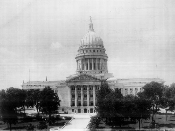 Exterior of the fourth Wisconsin State Capitol (the third in Madison).
