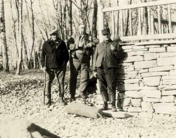 "Big" Bill Thompson (center) poses with two friends from Chicago in front of a lodge.
