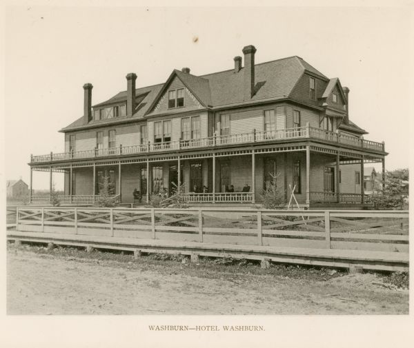 Exterior view of the Hotel Washburn.