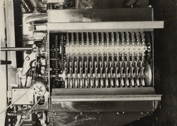 Engineering photograph of an experimental cotton picker and cleaner showing the picker drum, doffers, and fingers.