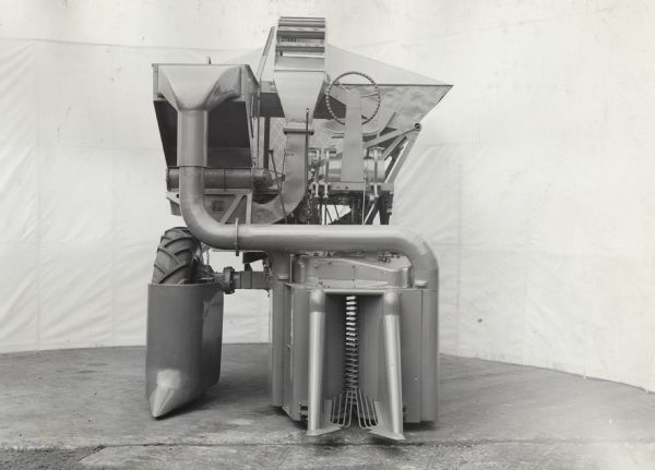 Engineering photograph of an experimental cotton harvester [picker].