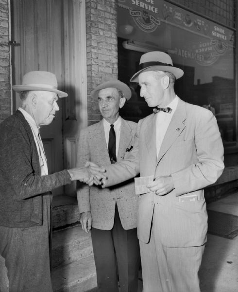 Wisconsin Attorney General Vernon Thomson campaigning in Green Bay as the Republican gubernatorial candidate. Thomson was successful, defeating Democrat William Proxmire, in his third try for that position.