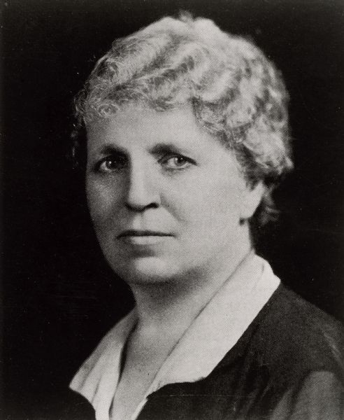 Head and shoulders portrait of Lutie Eugenia Stearns.