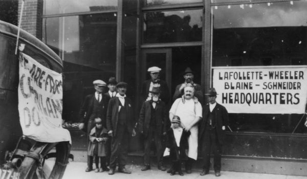 Several men and children pose outside the La Follette-Wheeler-Blaine-Schneider campaign headquarters before the primary election.