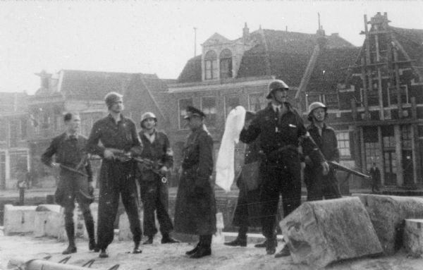Disarming of German soldiers after the war in Amsterdam.