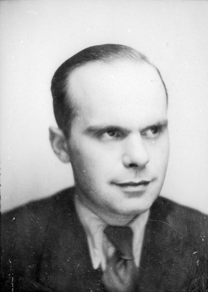 Portrait of Holocaust survivor Martin Deutschkron for use in false papers.