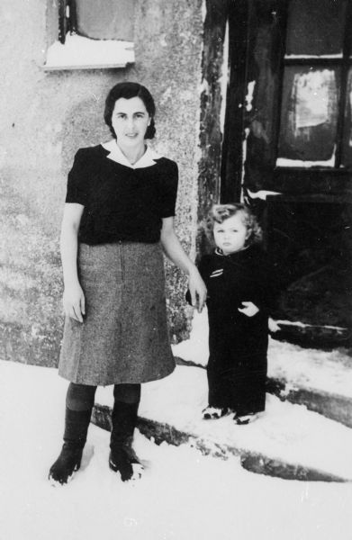 Cyla Tine Stundel and her son, Ksiel, at Farenwald Displaced Persons camp, Germany.