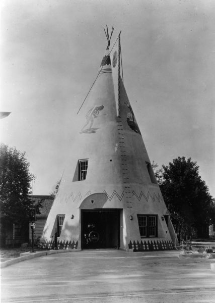 Exterior view of a filling station built to resemble a teepee.