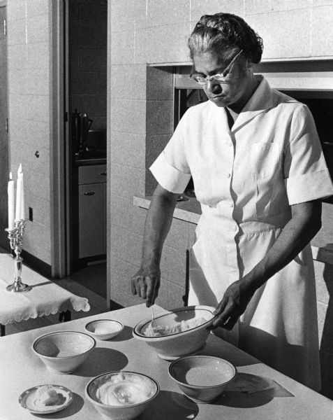 Mrs. Lloyd Knox demonstrating the technique of making spoon bread.