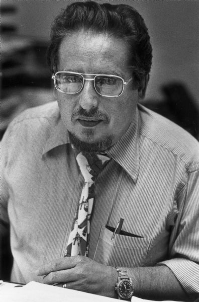 Informal waist-up portrait of Erwin Knoll (1931-1994), editor of the <i>Progressive Magazine</i> from 1973 to 1974.