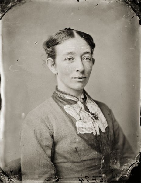 Waist-up studio portrait of Francis "Frankie" Irene Douty, the first wife of H.H. Bennett.