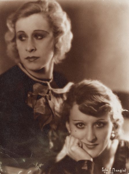 A glamorous portrait of (left to right) sisters Billie (Violet) and Pierre Sidell.