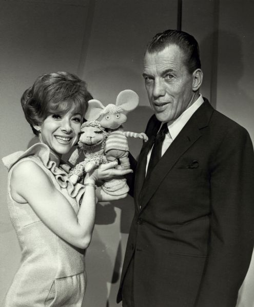 Ed Sullivan and Shari Lewis pose with puppets Topo Gigio and Lambchop.